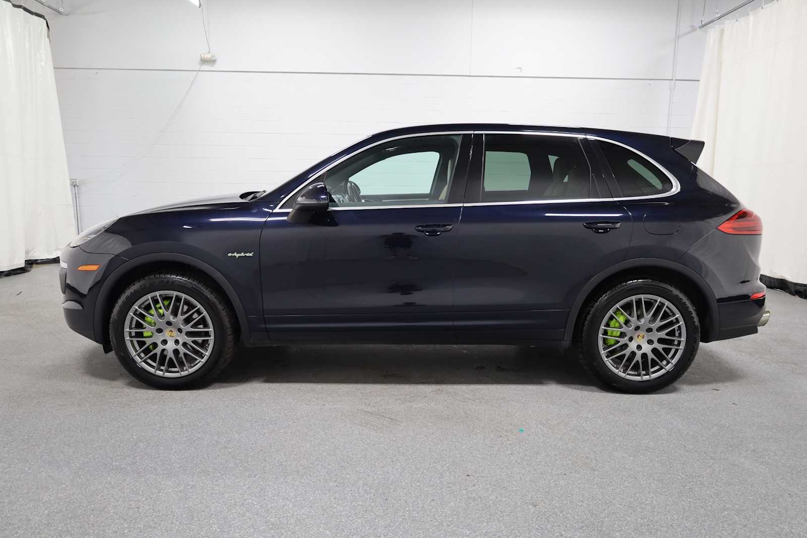 Thumbnail: 2016 Porsche Cayenne - 2