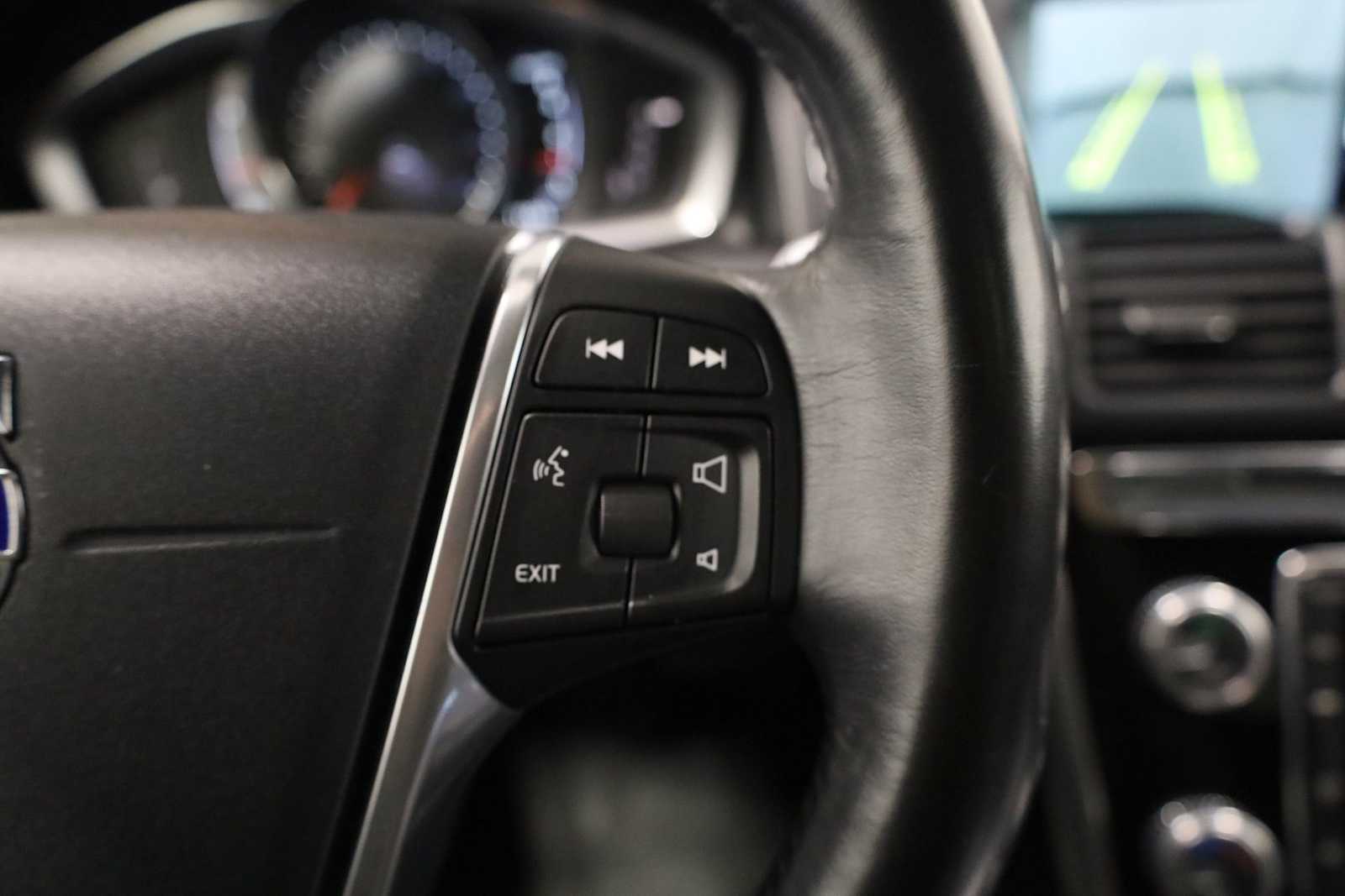 Thumbnail: 2016 Volvo XC60 - 26