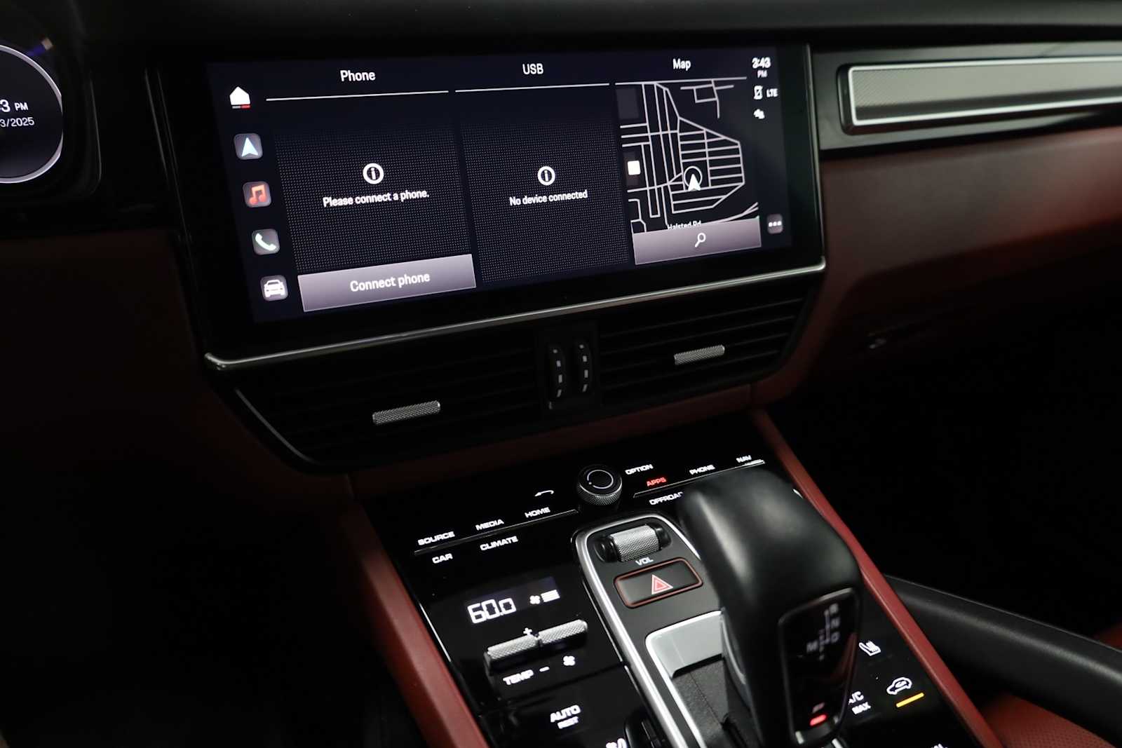 Thumbnail: 2022 Porsche Cayenne - 32