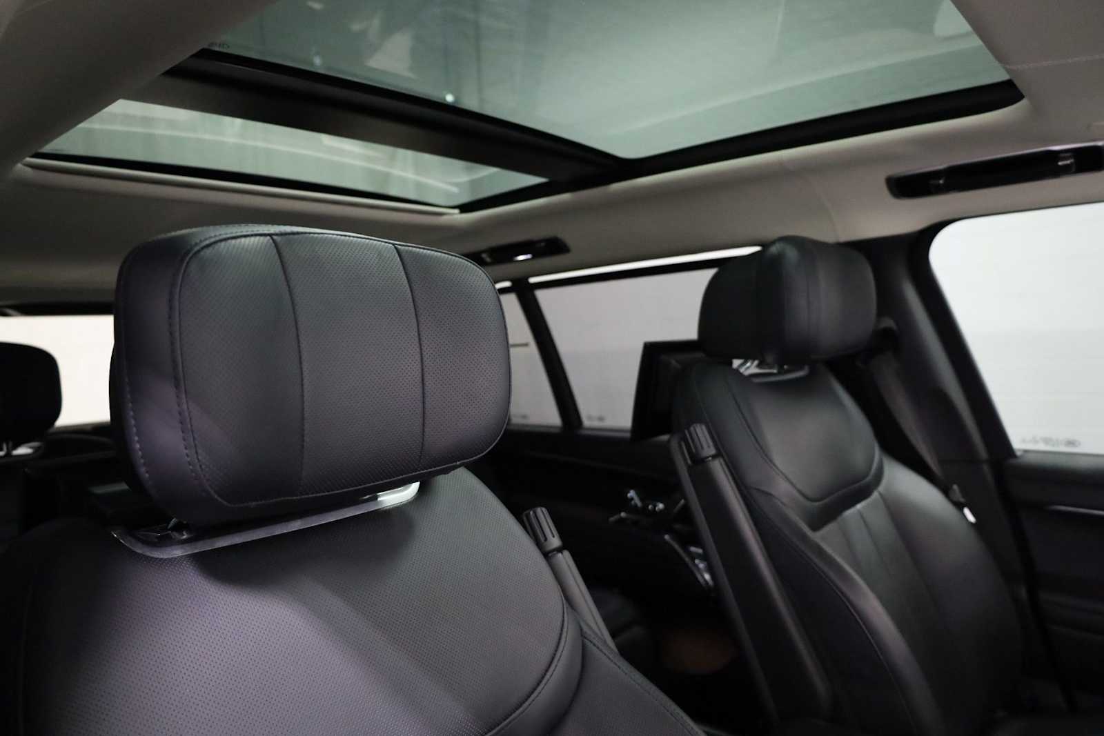 Thumbnail: 2023 Land Rover Range Rover - 21