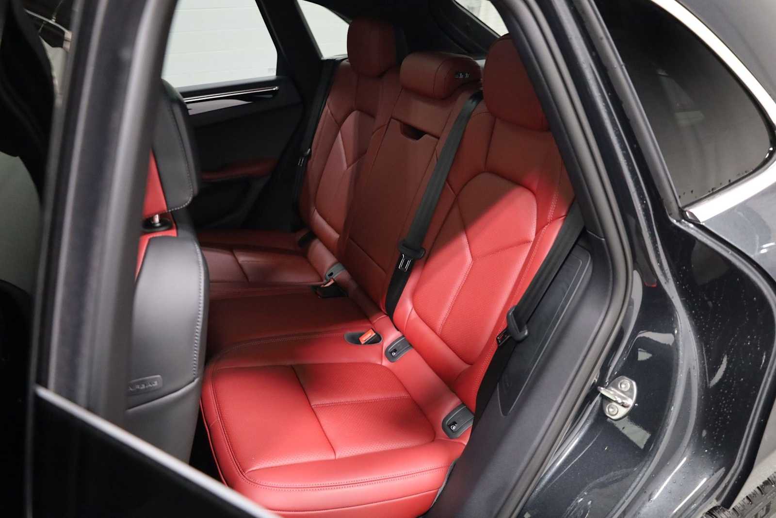 Thumbnail: 2026 Porsche Macan - 35