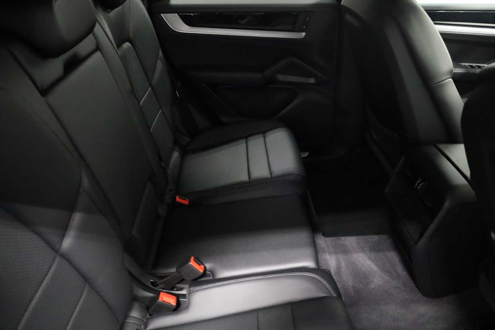 Thumbnail: 2024 Porsche Cayenne - 32