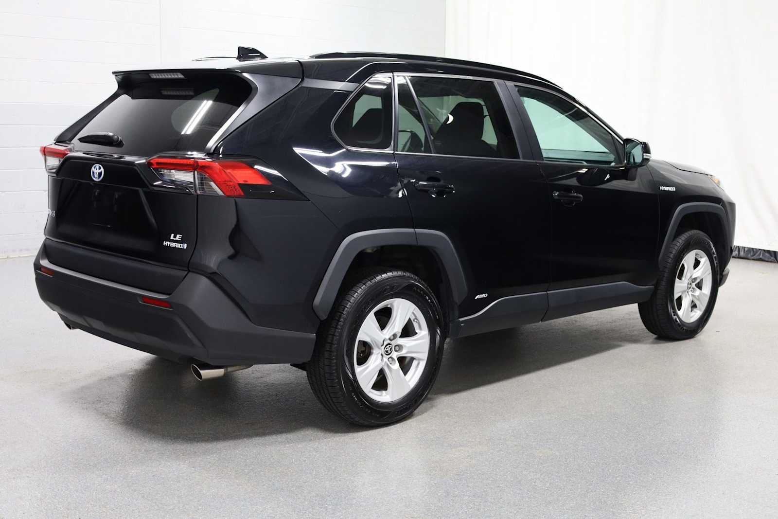 Thumbnail: 2021 Toyota RAV4 - 9