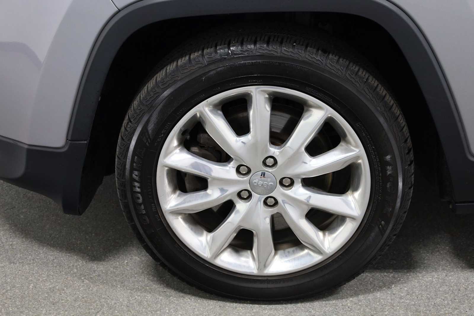 Thumbnail: 2016 Jeep Cherokee - 37