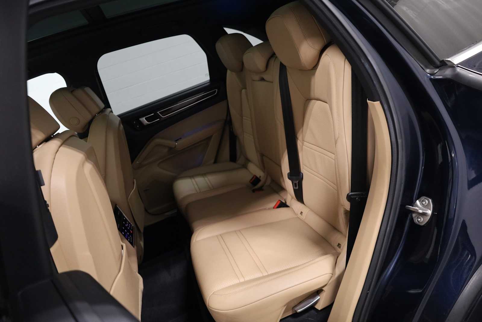 Thumbnail: 2019 Porsche Cayenne - 36