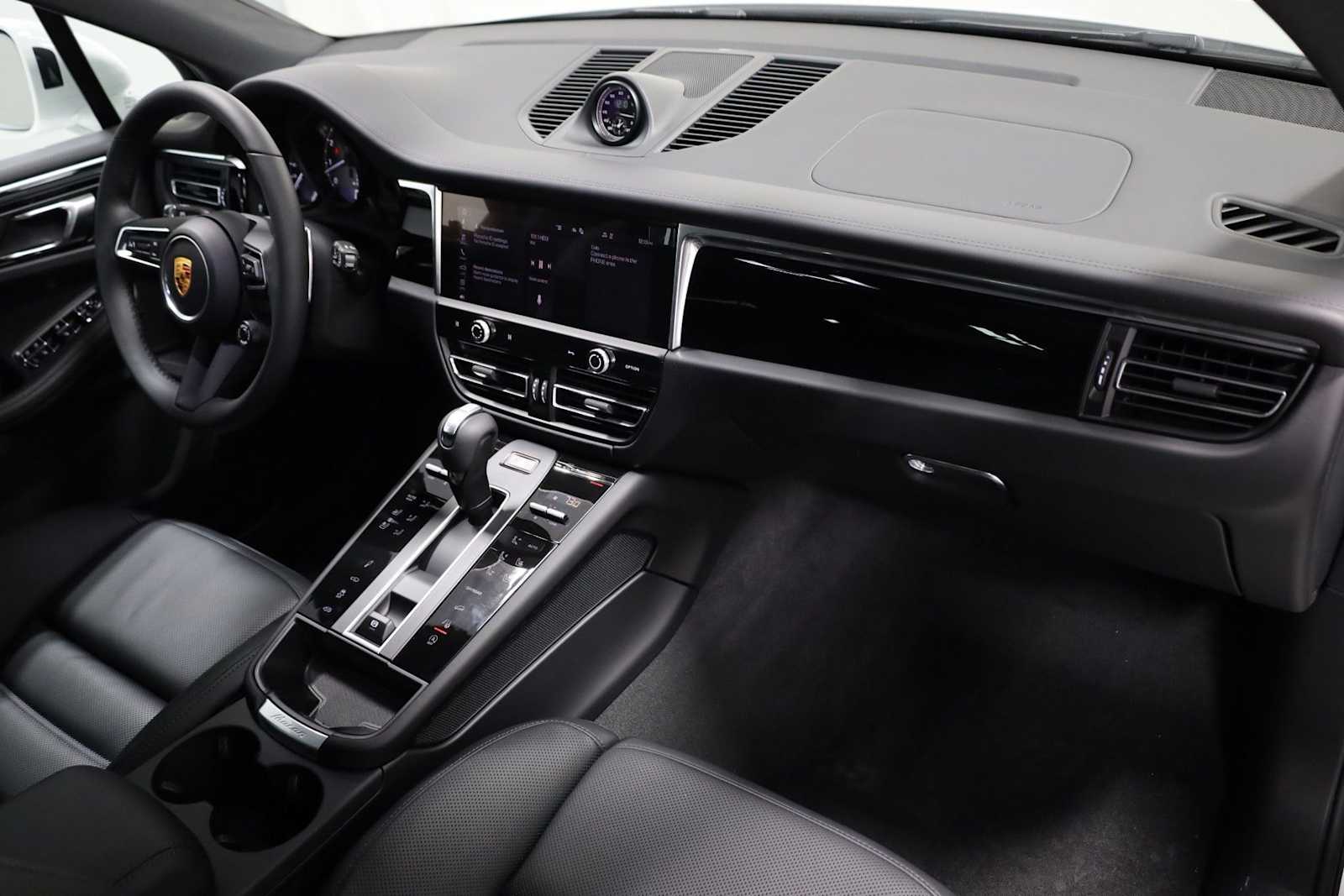 Thumbnail: 2026 Porsche Macan - 6