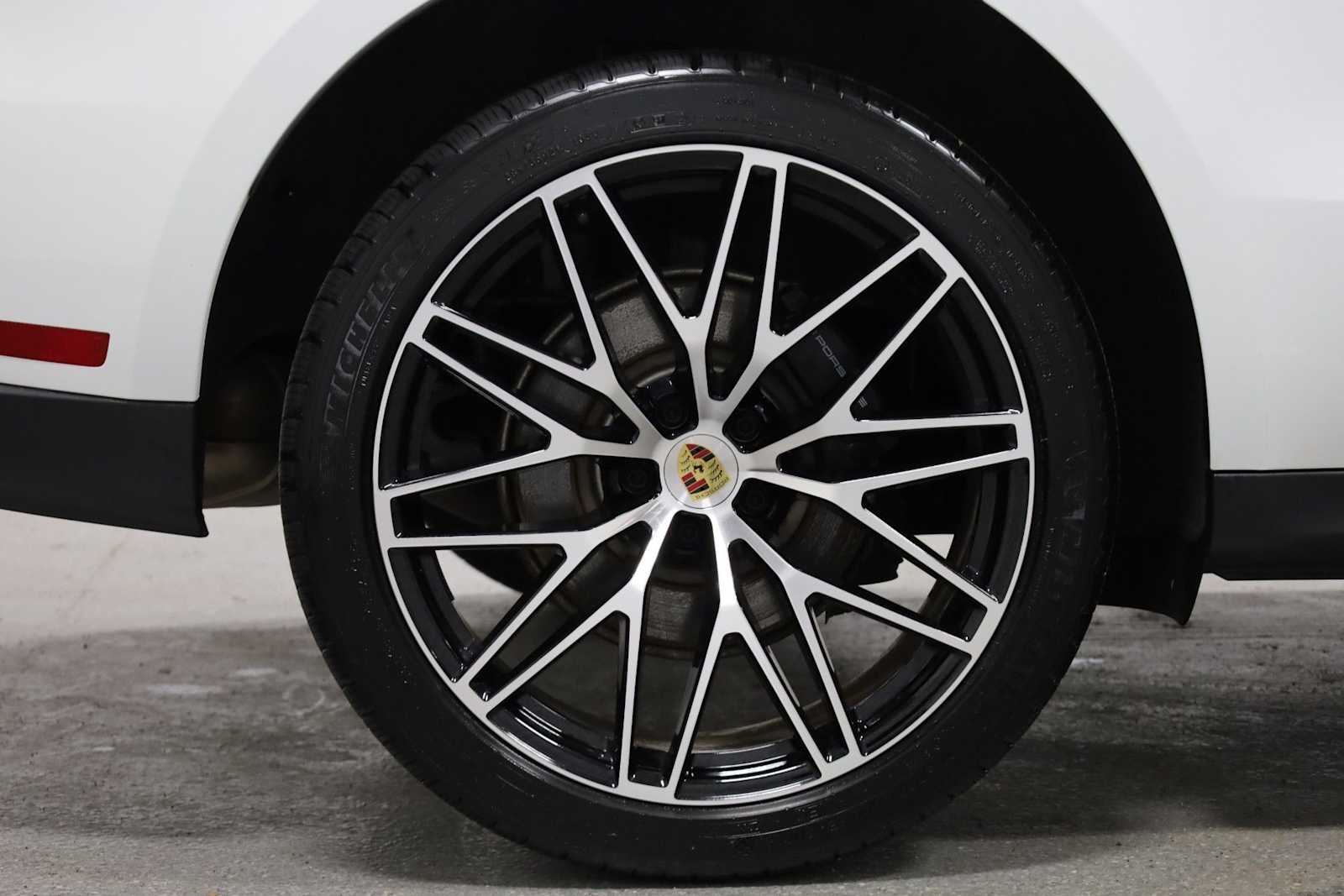 Thumbnail: 2026 Porsche Macan - 38