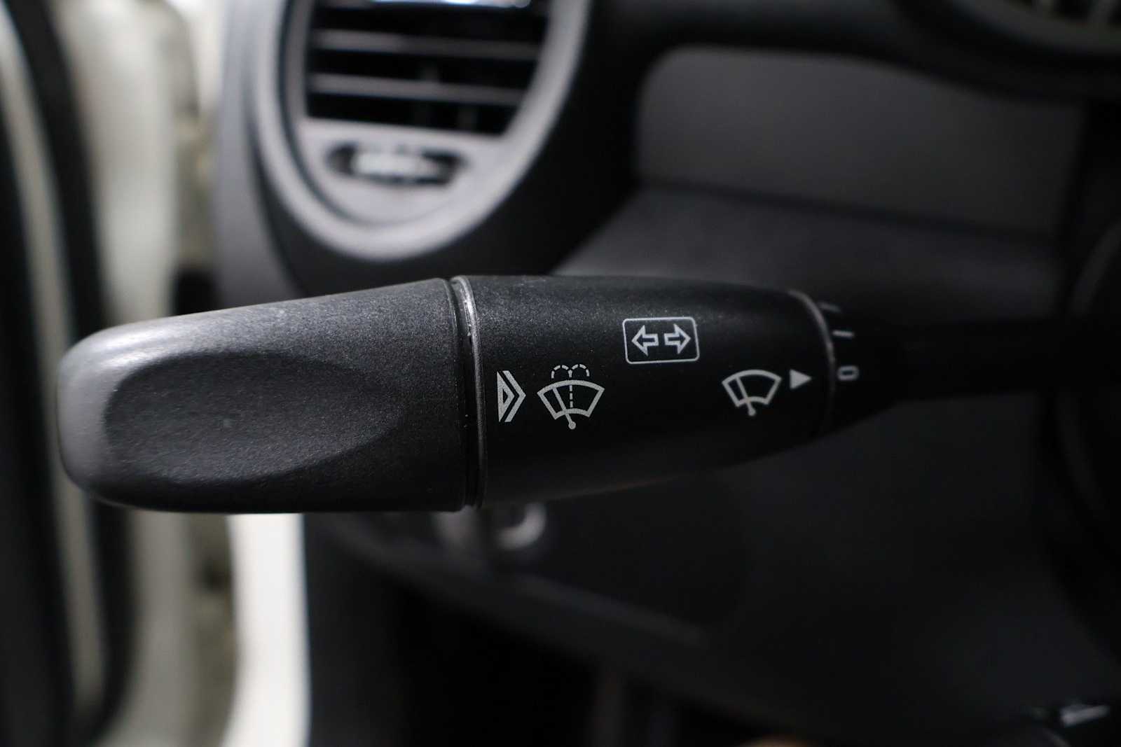 Thumbnail: 2009 Mercedes-Benz SLK - 24