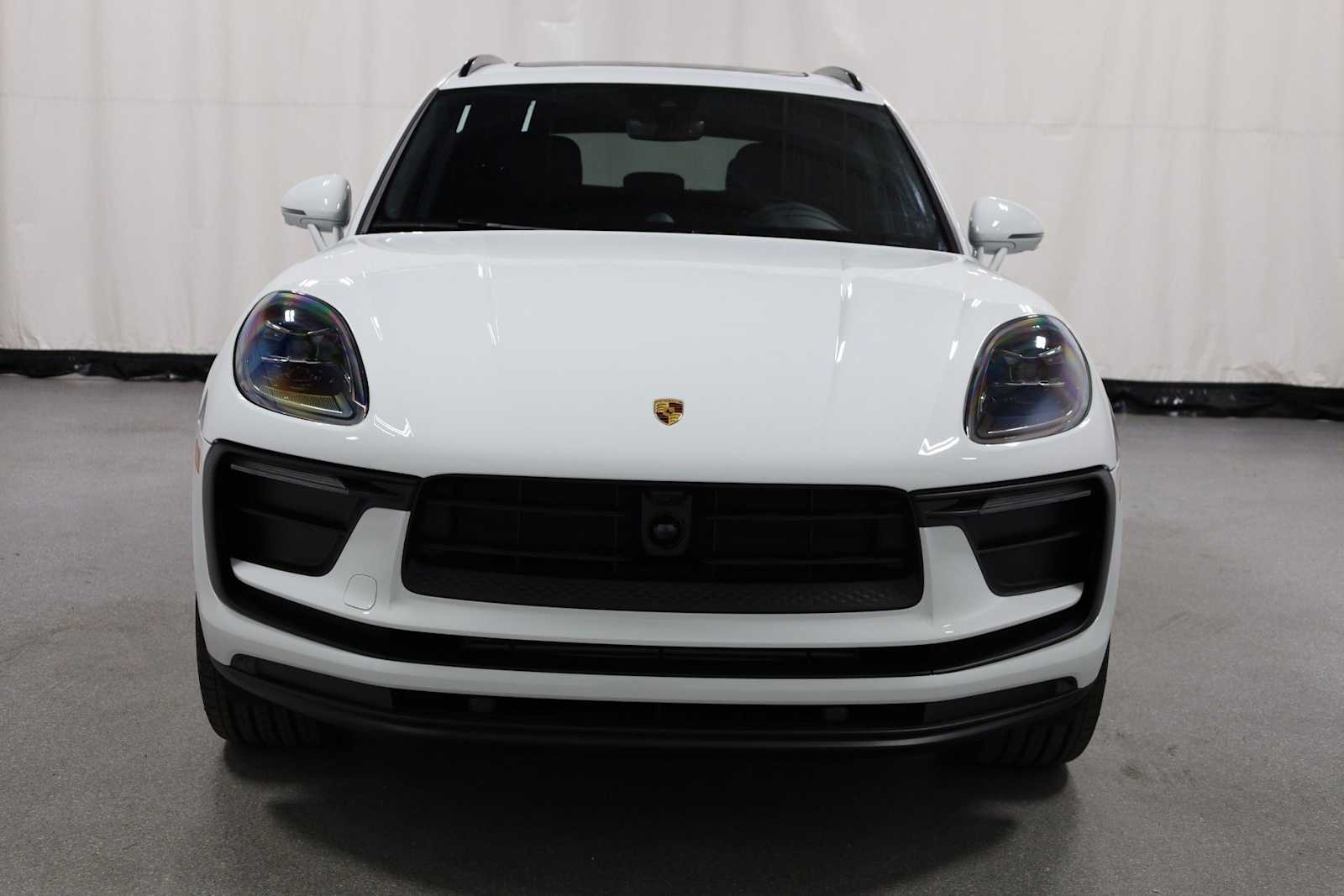 Thumbnail: 2026 Porsche Macan - 14