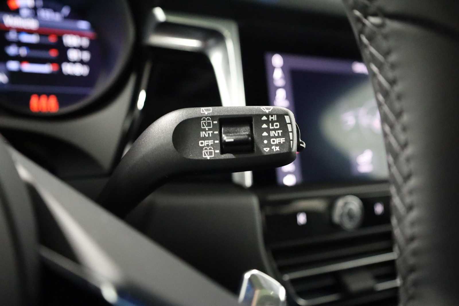 Thumbnail: 2025 Porsche Macan - 29