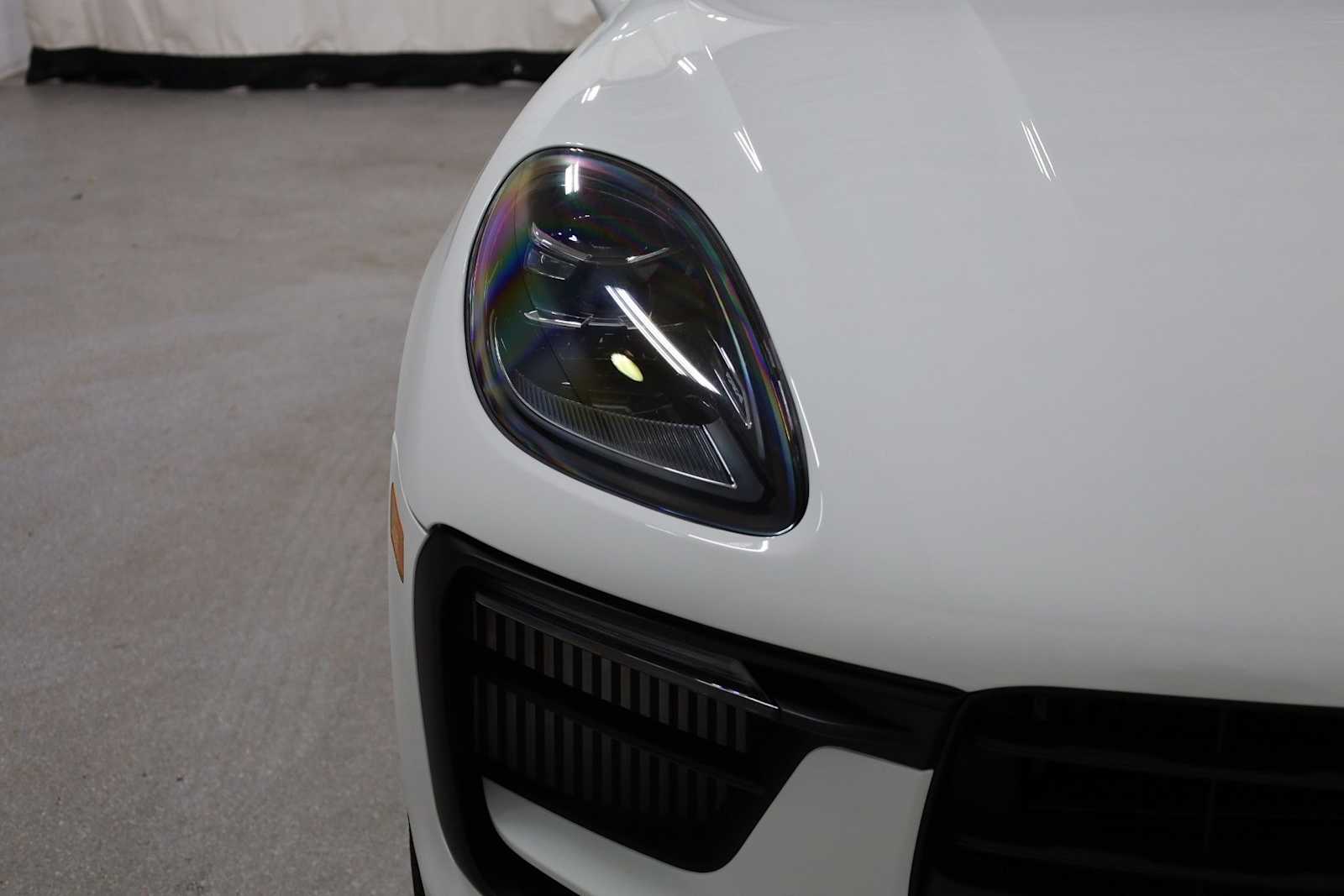 Thumbnail: 2026 Porsche Macan - 15