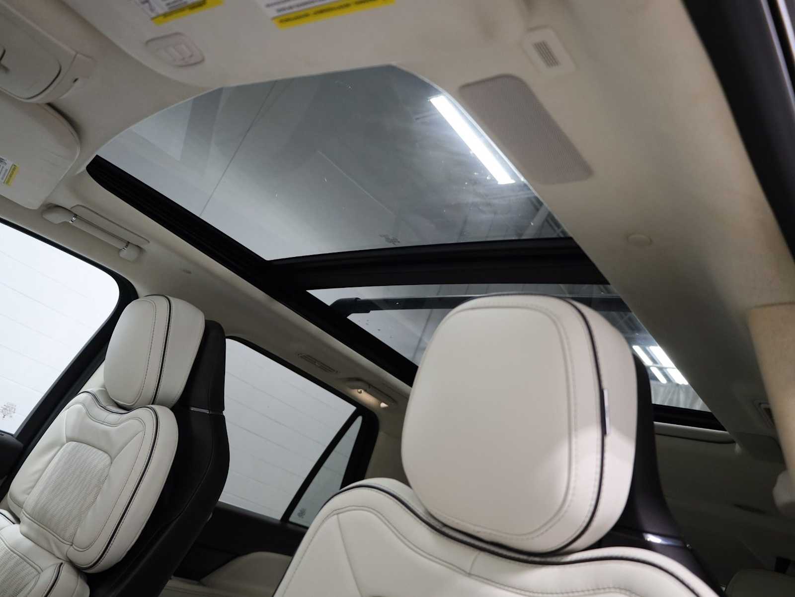 Thumbnail: 2023 Lincoln Navigator L - 19