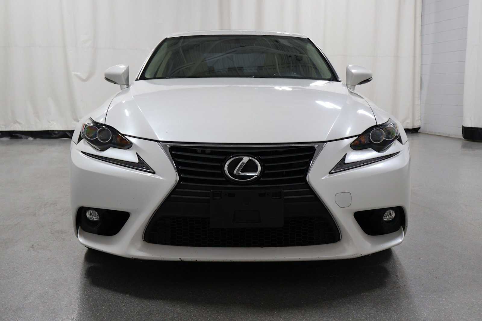 Thumbnail: 2016 Lexus IS - 14