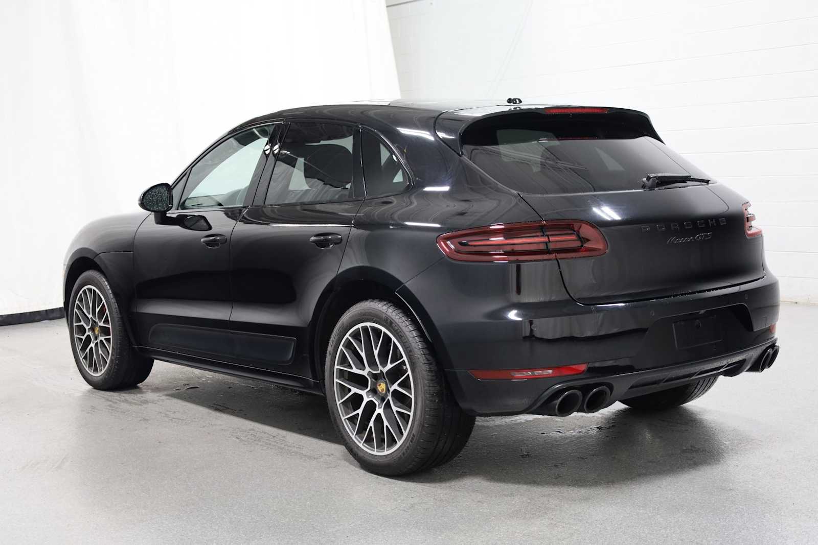 Thumbnail: 2017 Porsche Macan - 3