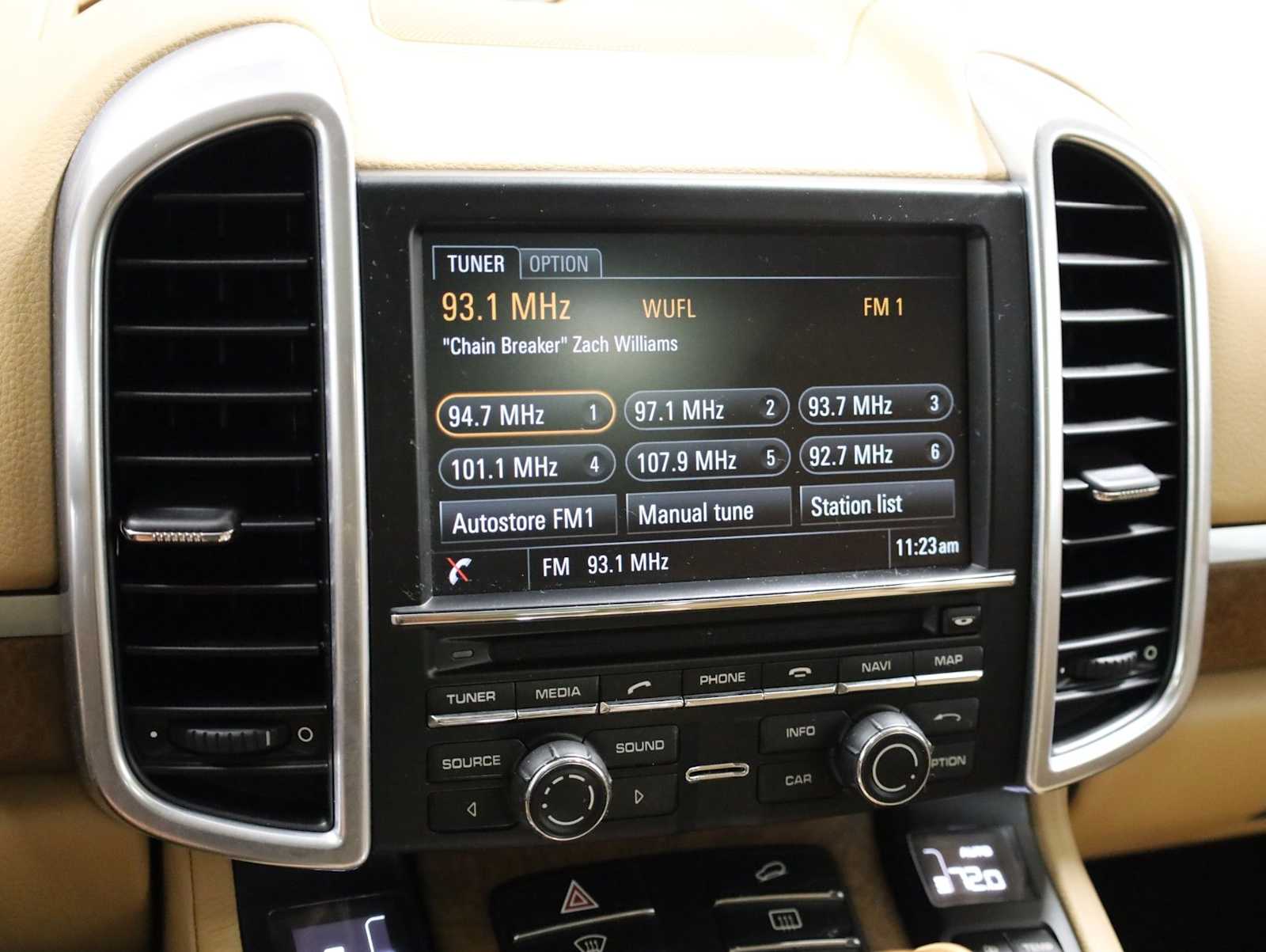 Thumbnail: 2015 Porsche Cayenne - 32