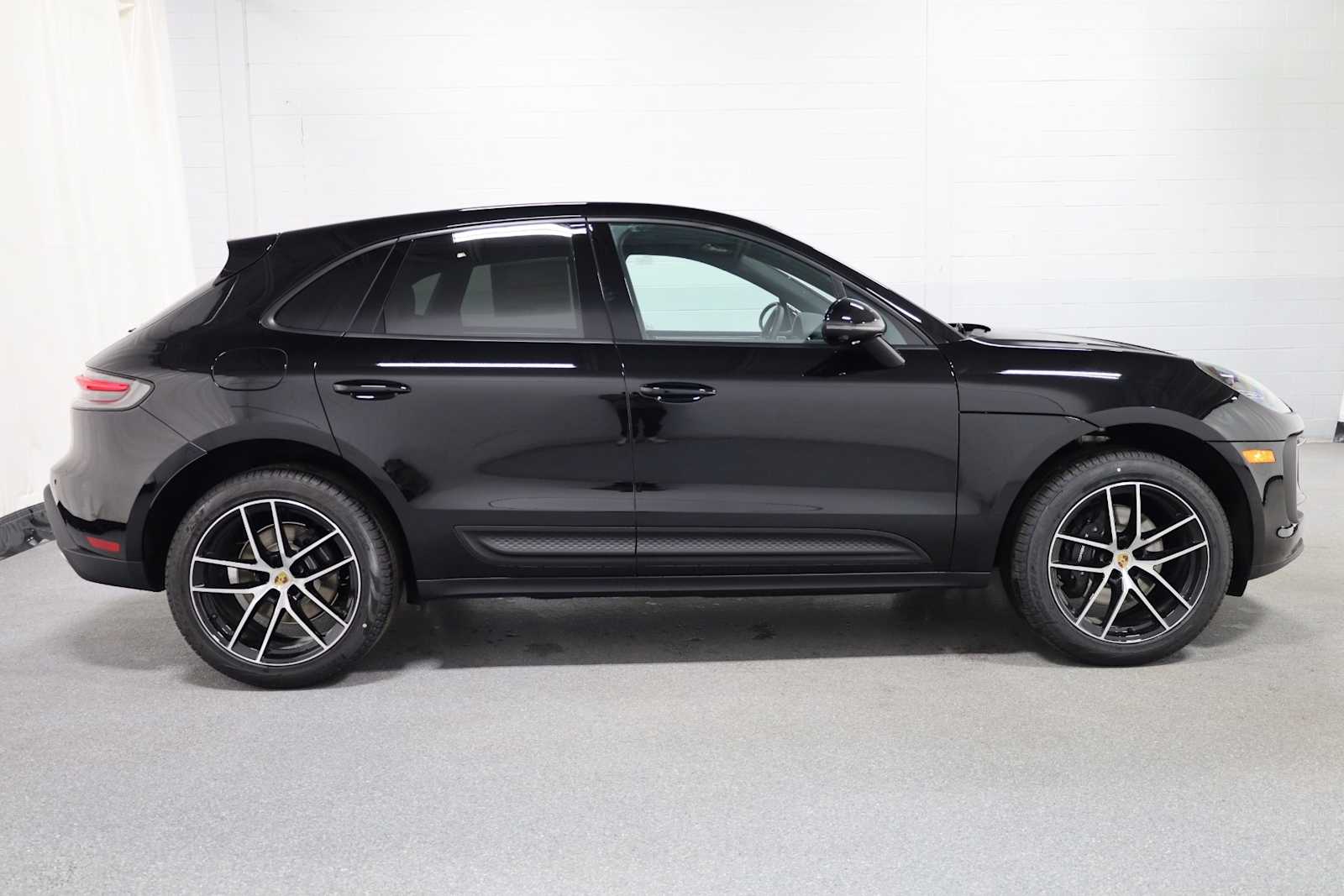 Thumbnail: 2025 Porsche Macan - 10