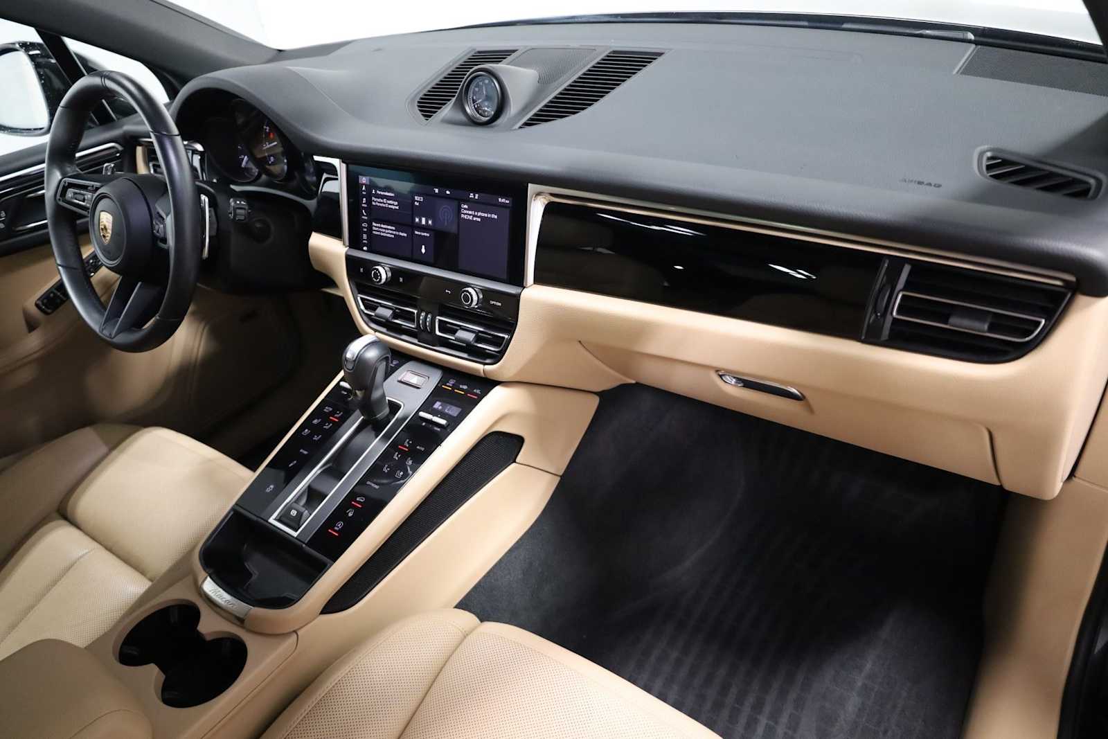 Thumbnail: 2024 Porsche Macan - 6