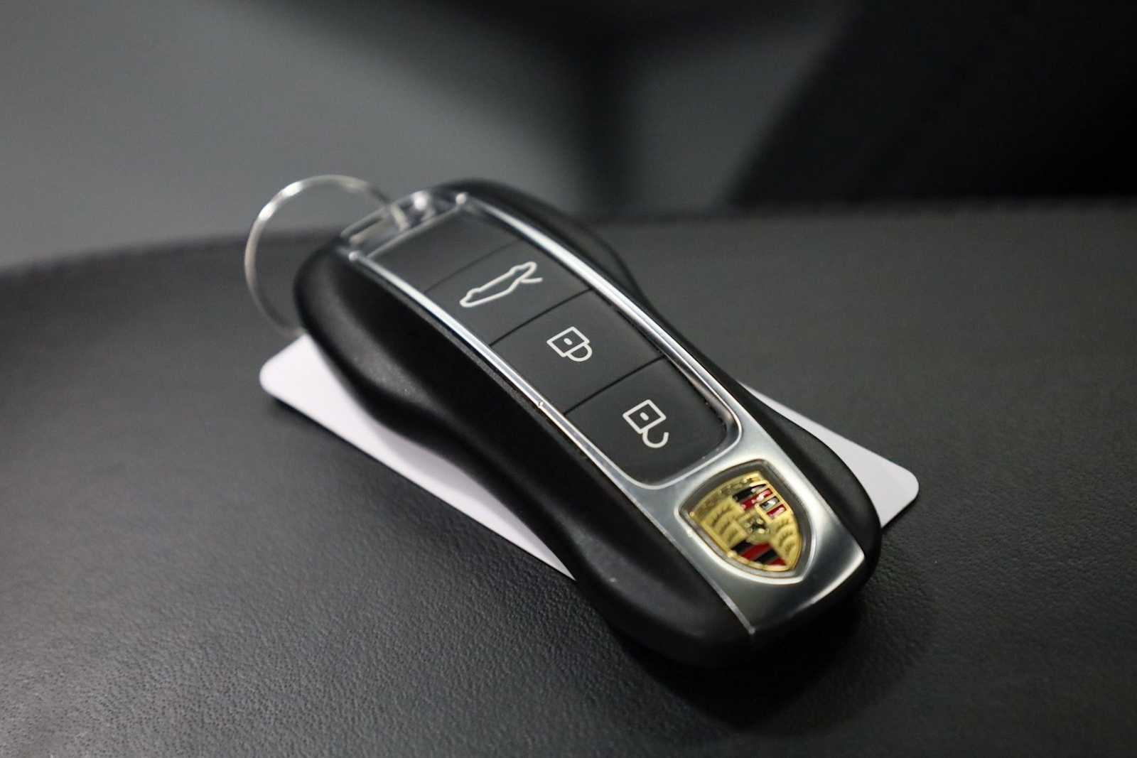 Thumbnail: 2025 Porsche 911 - 42