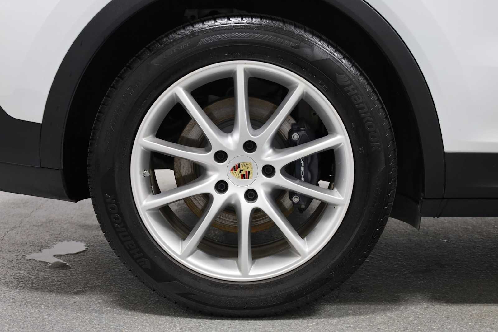 Thumbnail: 2024 Porsche Cayenne - 32