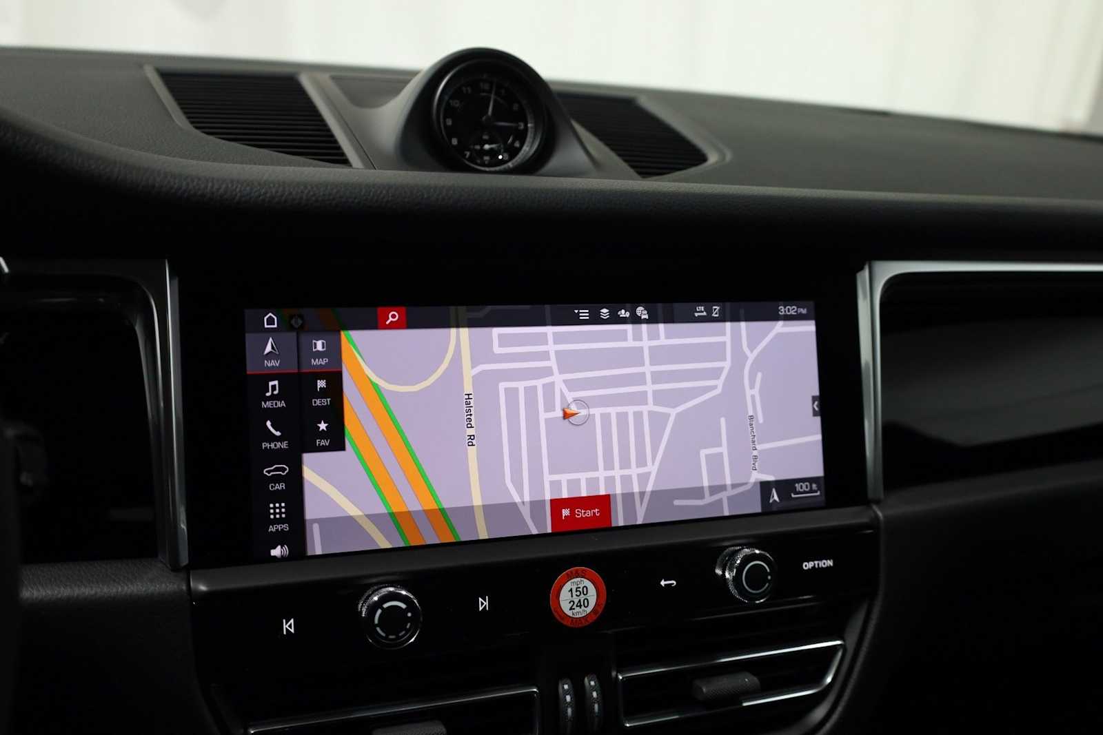 Thumbnail: 2026 Porsche Macan - 33