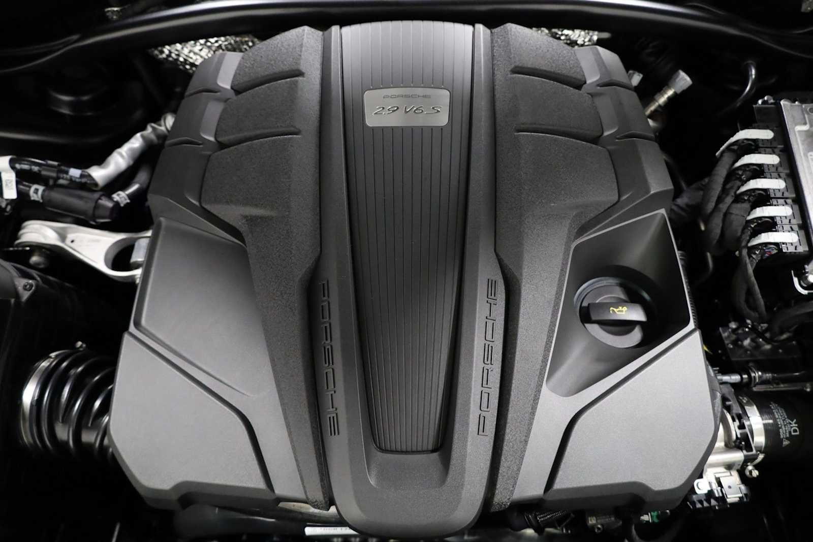 Thumbnail: 2026 Porsche Macan - 41