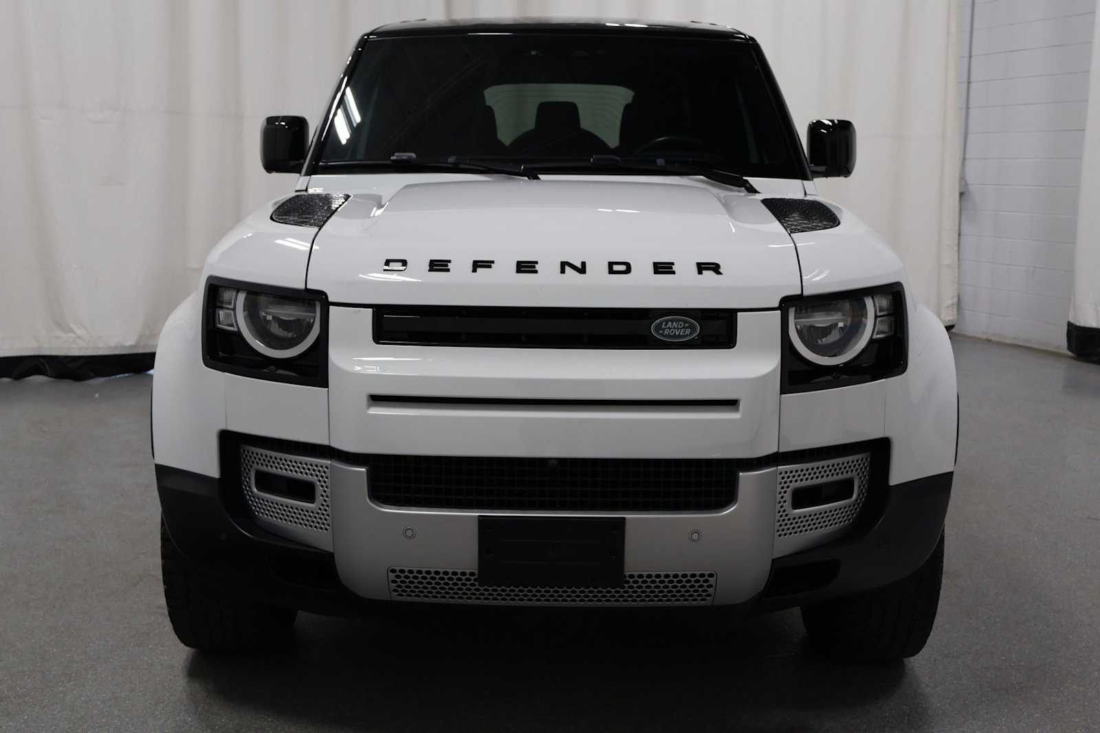 Thumbnail: 2022 Land Rover Defender - 13