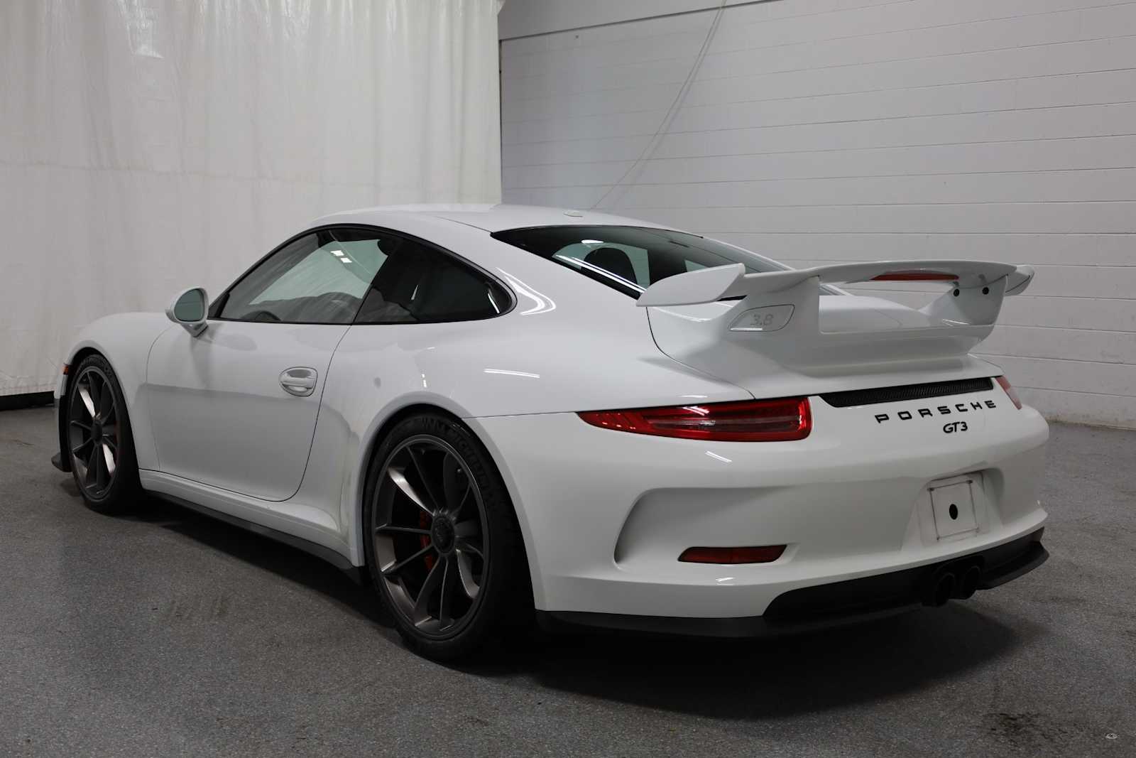 Thumbnail: 2016 Porsche 911 - 3
