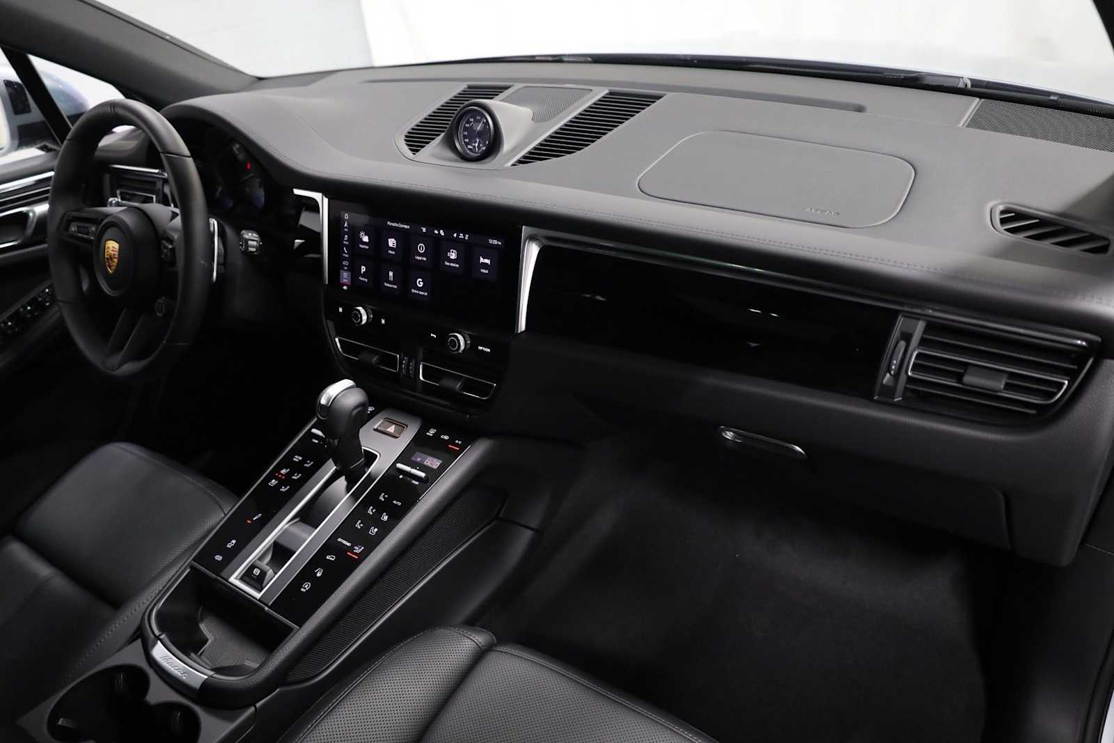 Thumbnail: 2026 Porsche Macan - 6