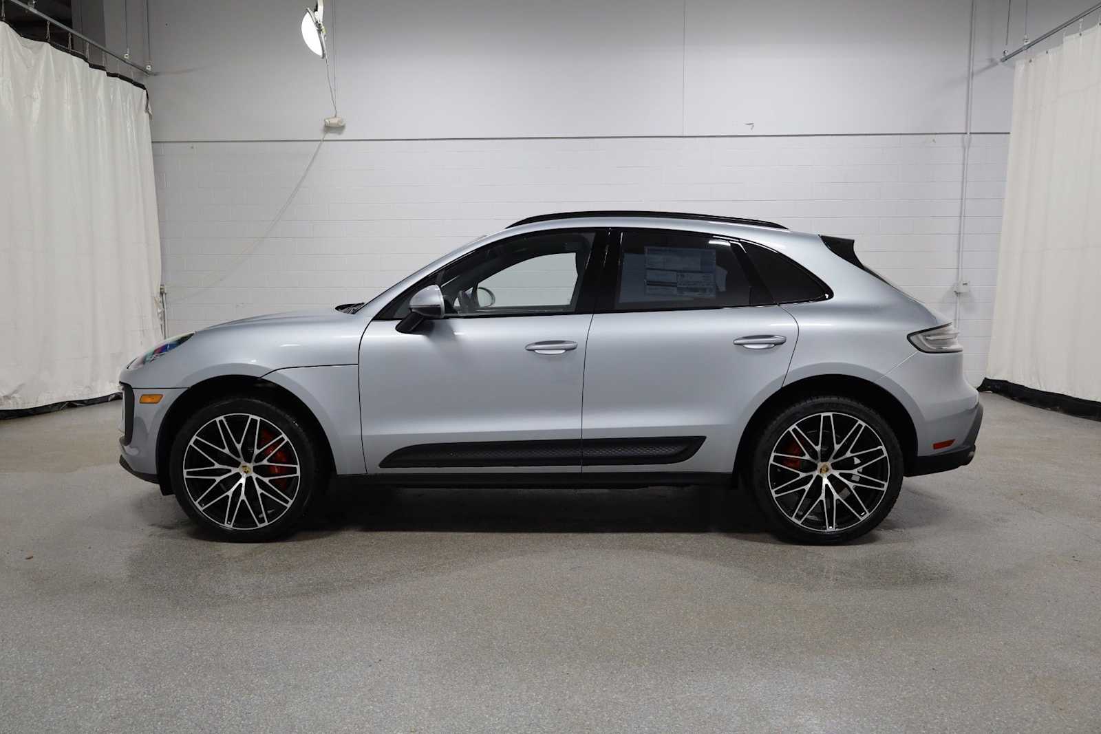 Thumbnail: 2026 Porsche Macan - 2