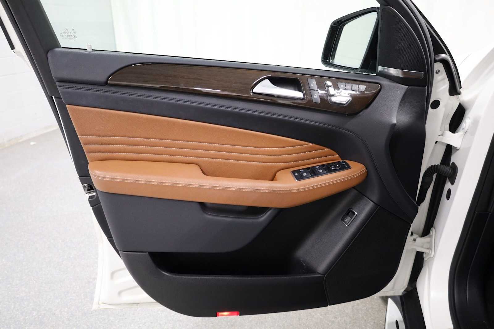 Thumbnail: 2017 Mercedes-Benz GLE - 16