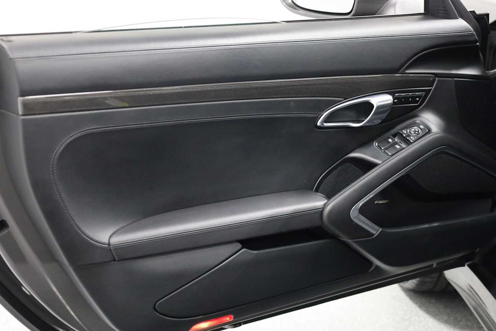 Thumbnail: 2019 Porsche 911 - 16