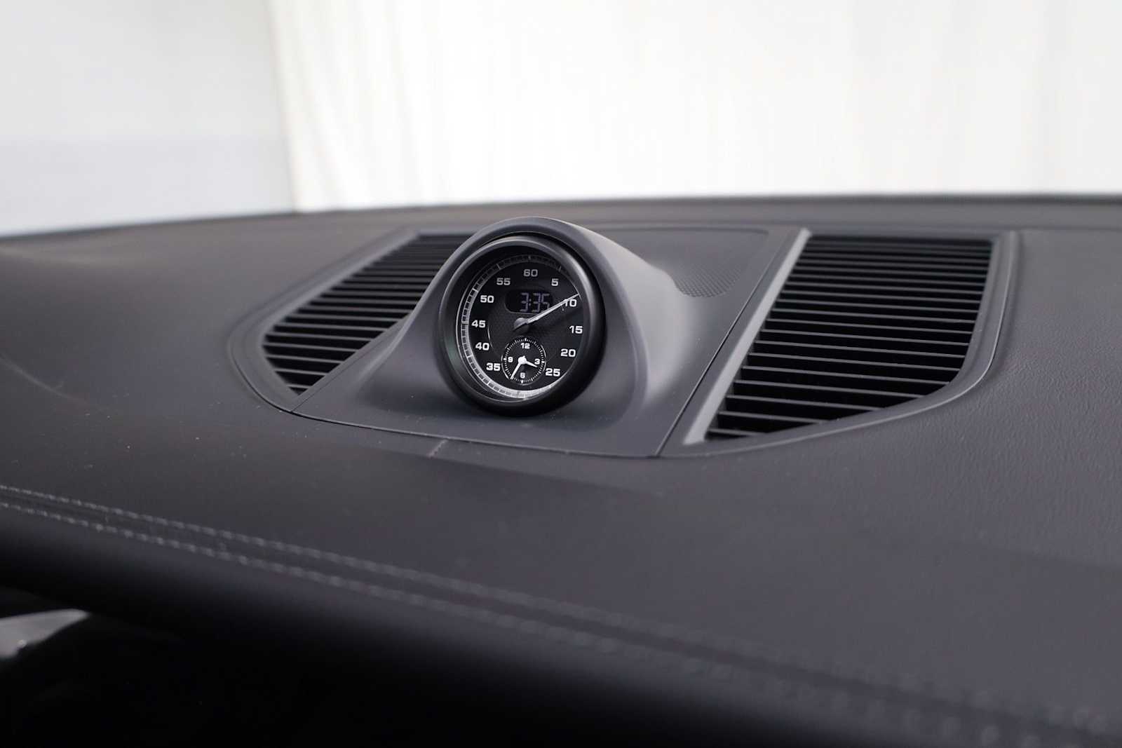 Thumbnail: 2026 Porsche Macan - 23