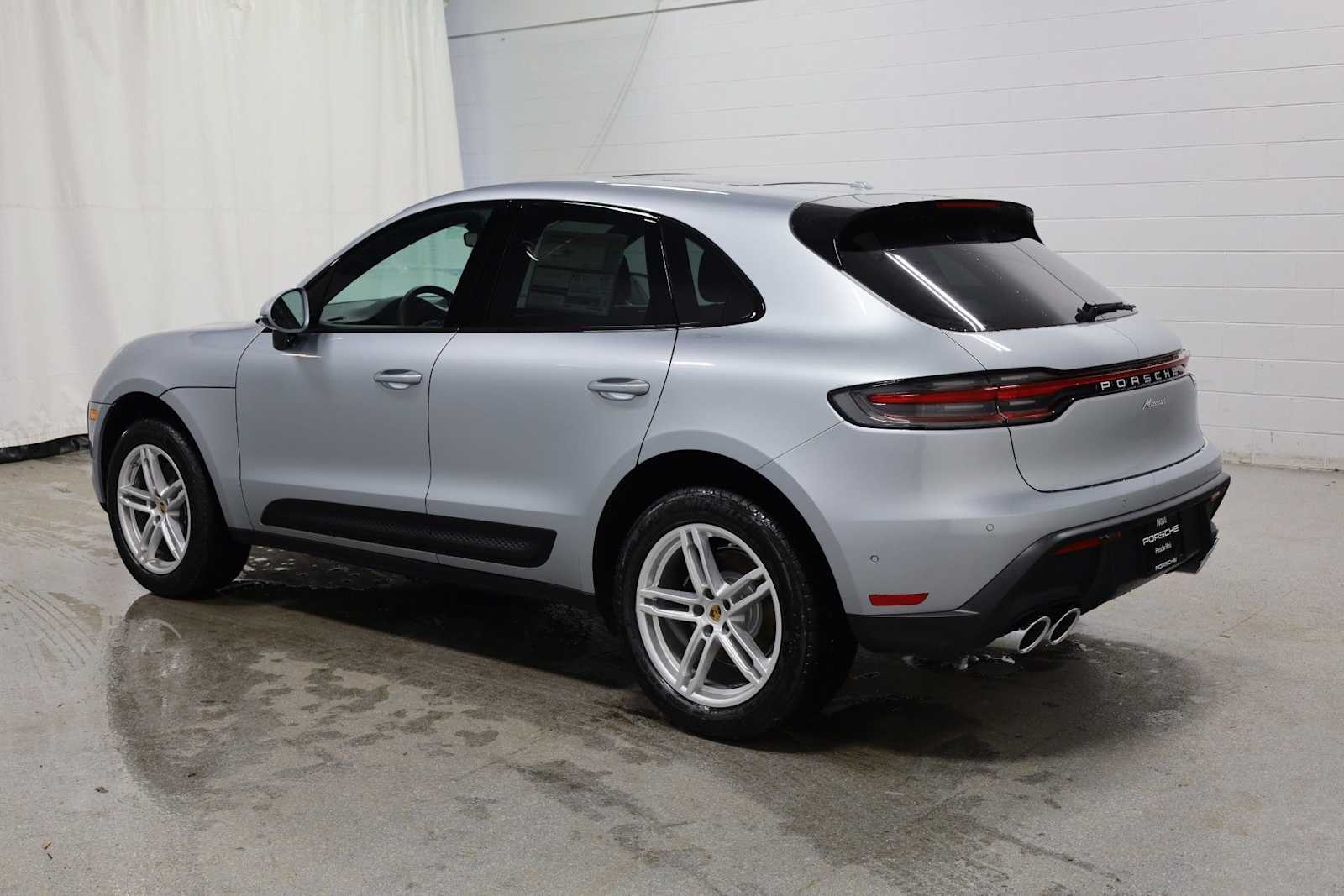 Thumbnail: 2026 Porsche Macan - 3