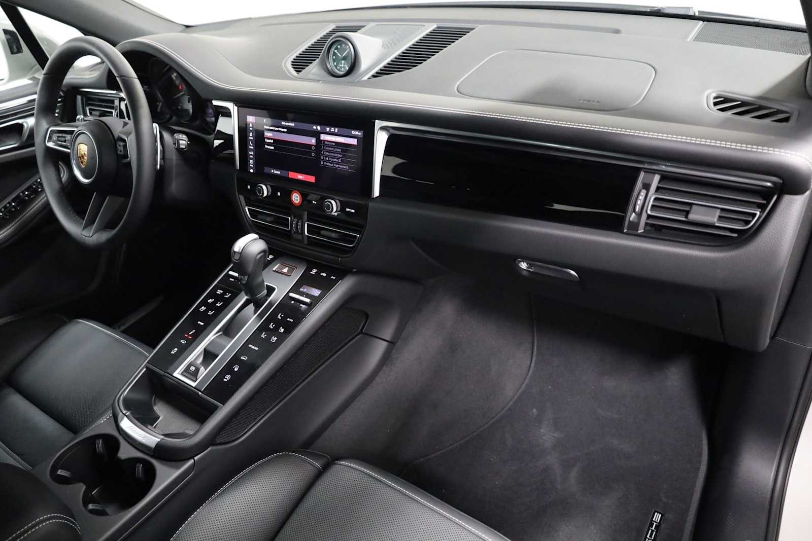 Thumbnail: 2026 Porsche Macan - 6