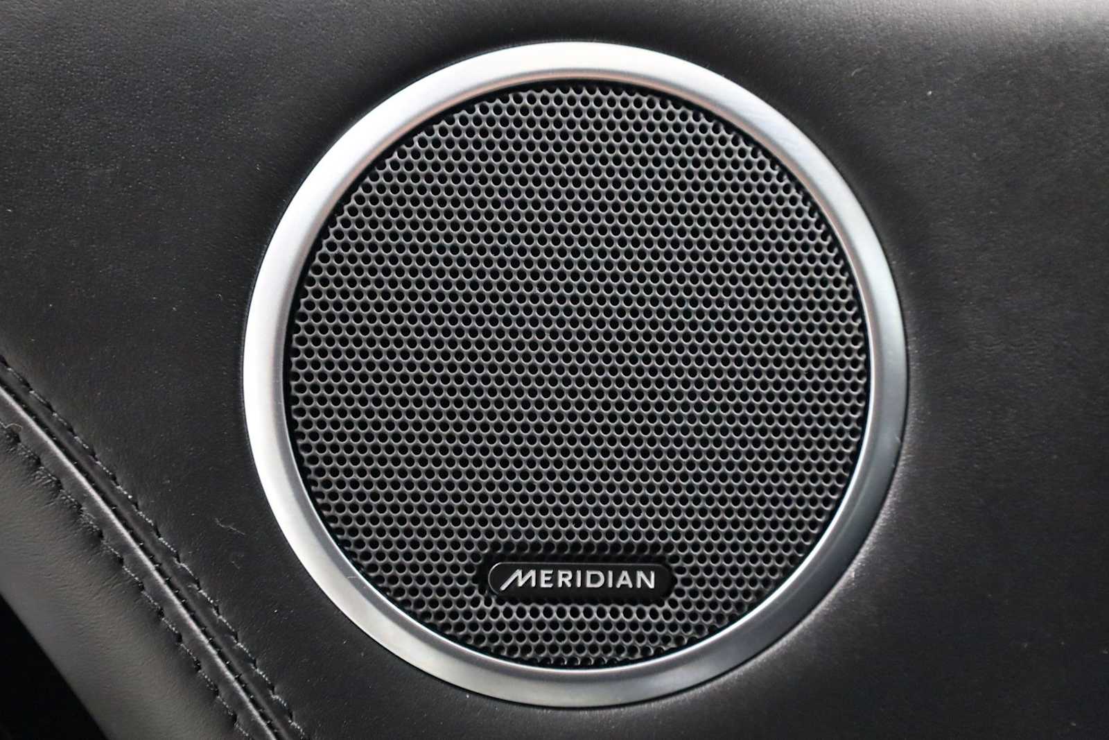 Thumbnail: 2019 Land Rover Range Rover - 17