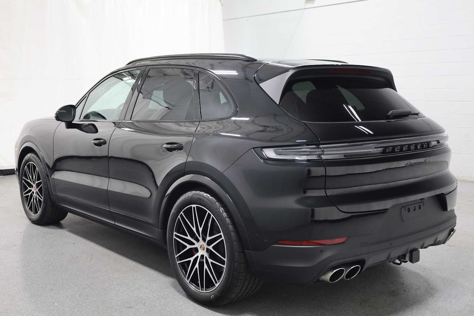 Thumbnail: 2025 Porsche Cayenne - 3