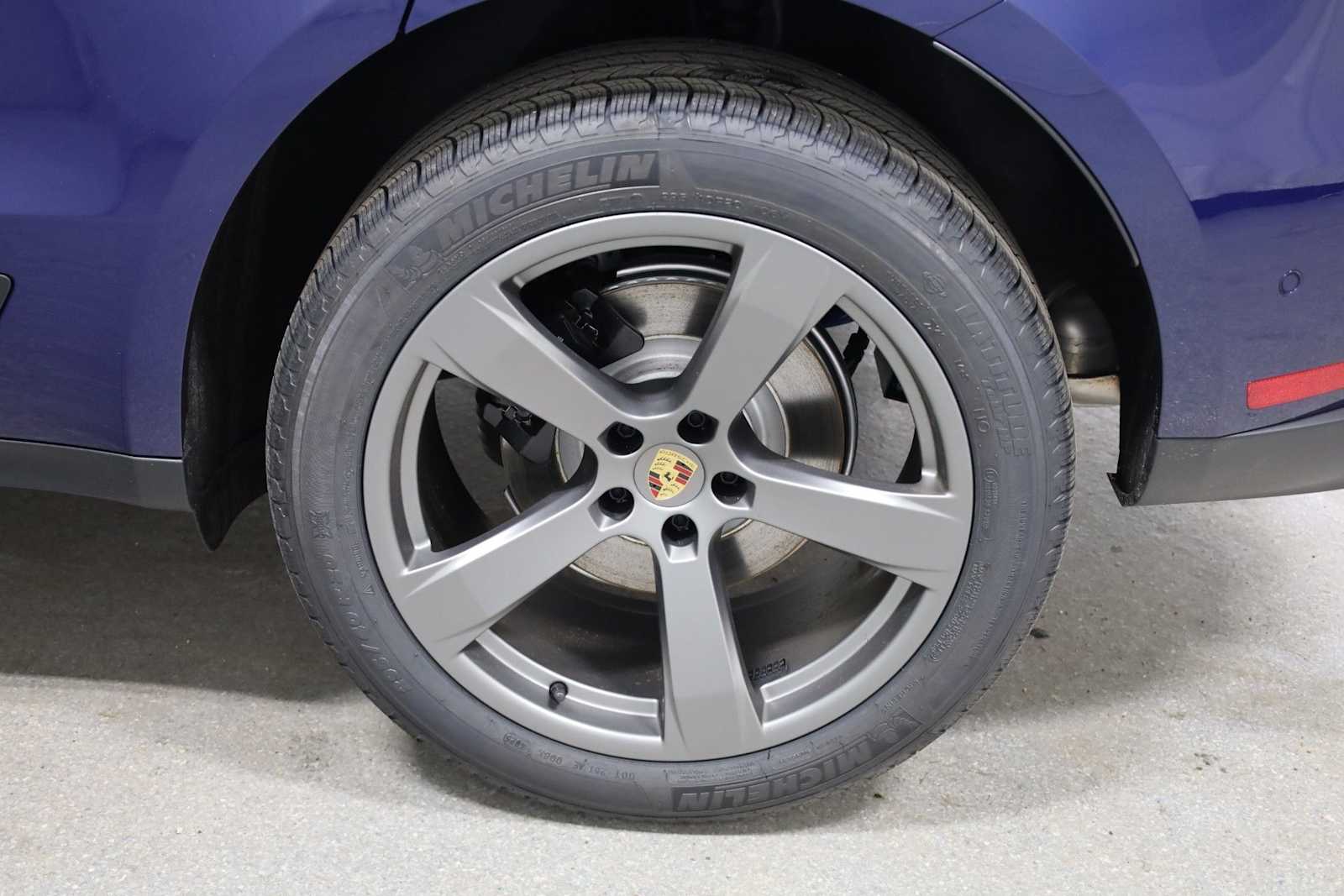 Thumbnail: 2026 Porsche Macan - 39