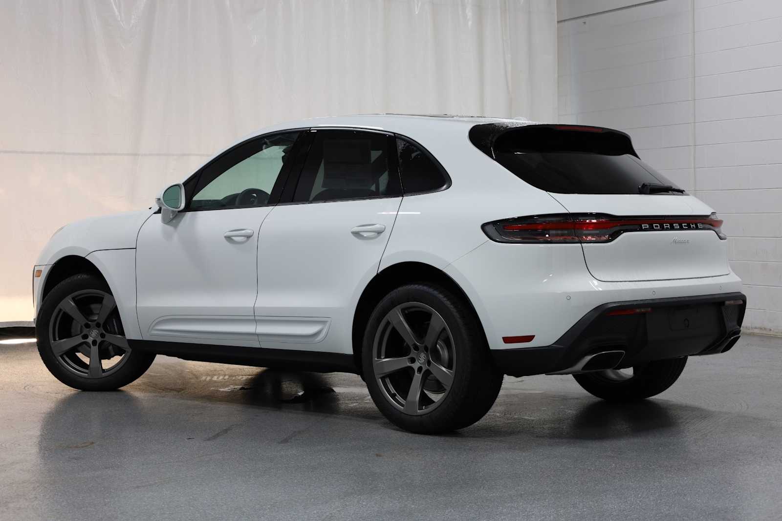 Thumbnail: 2025 Porsche Macan - 3