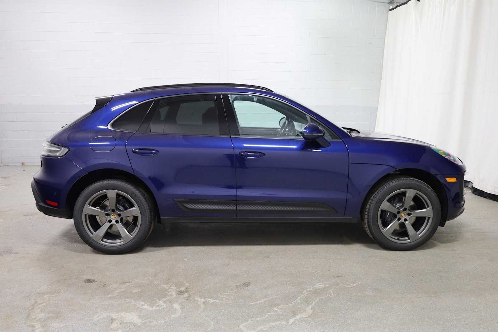 Thumbnail: 2026 Porsche Macan - 10