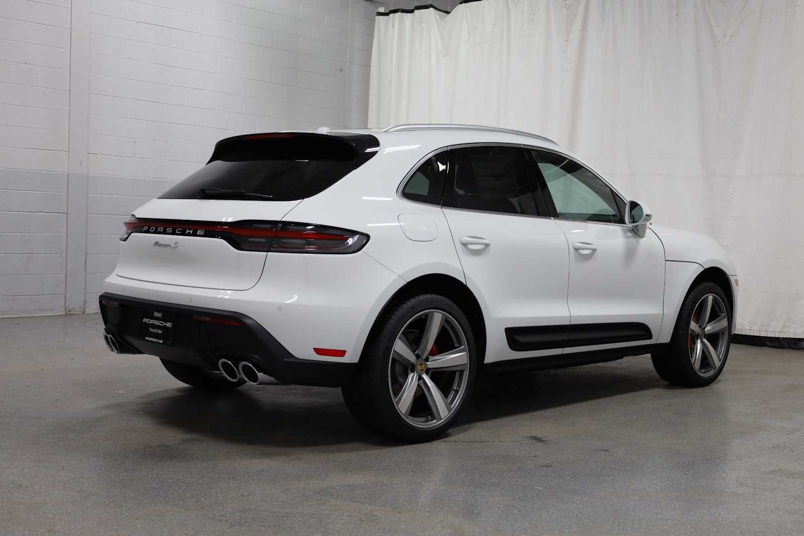 Thumbnail: 2026 Porsche Macan - 9