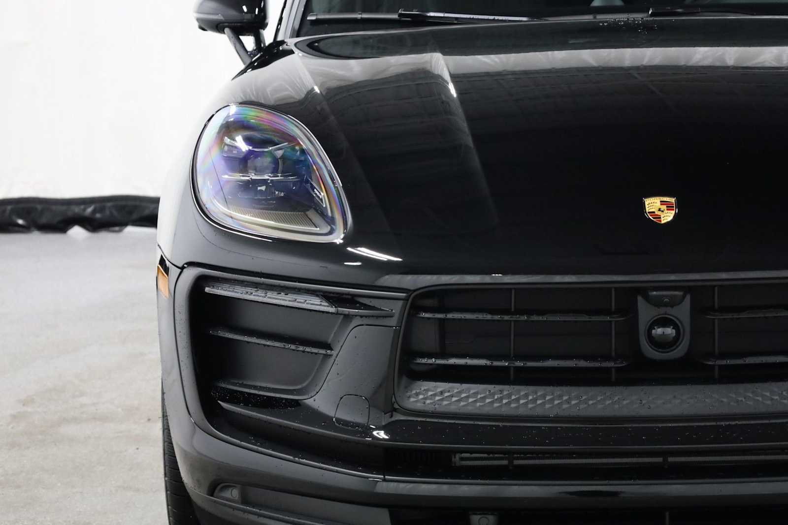 Thumbnail: 2026 Porsche Macan - 15