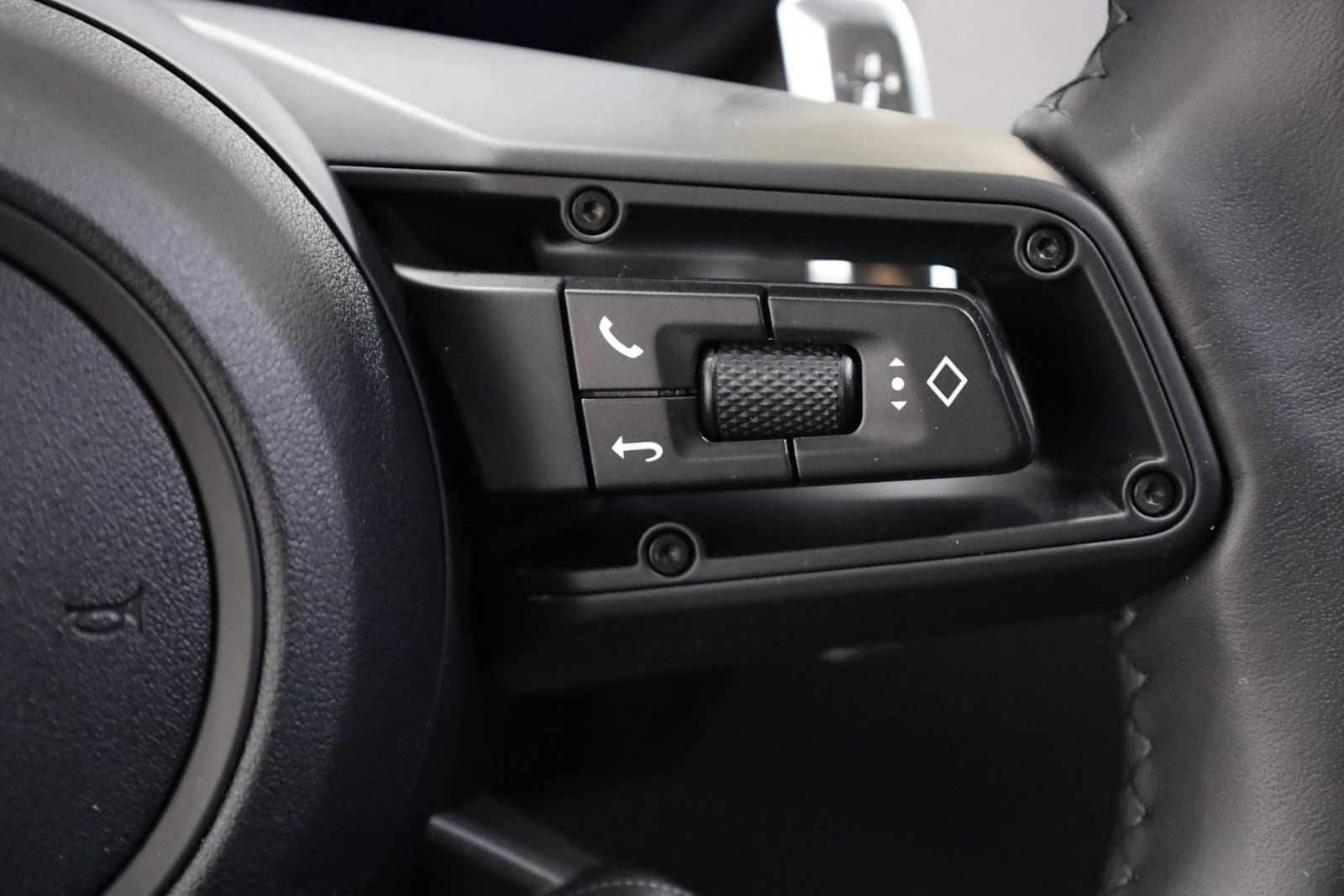 Thumbnail: 2026 Porsche Macan - 28