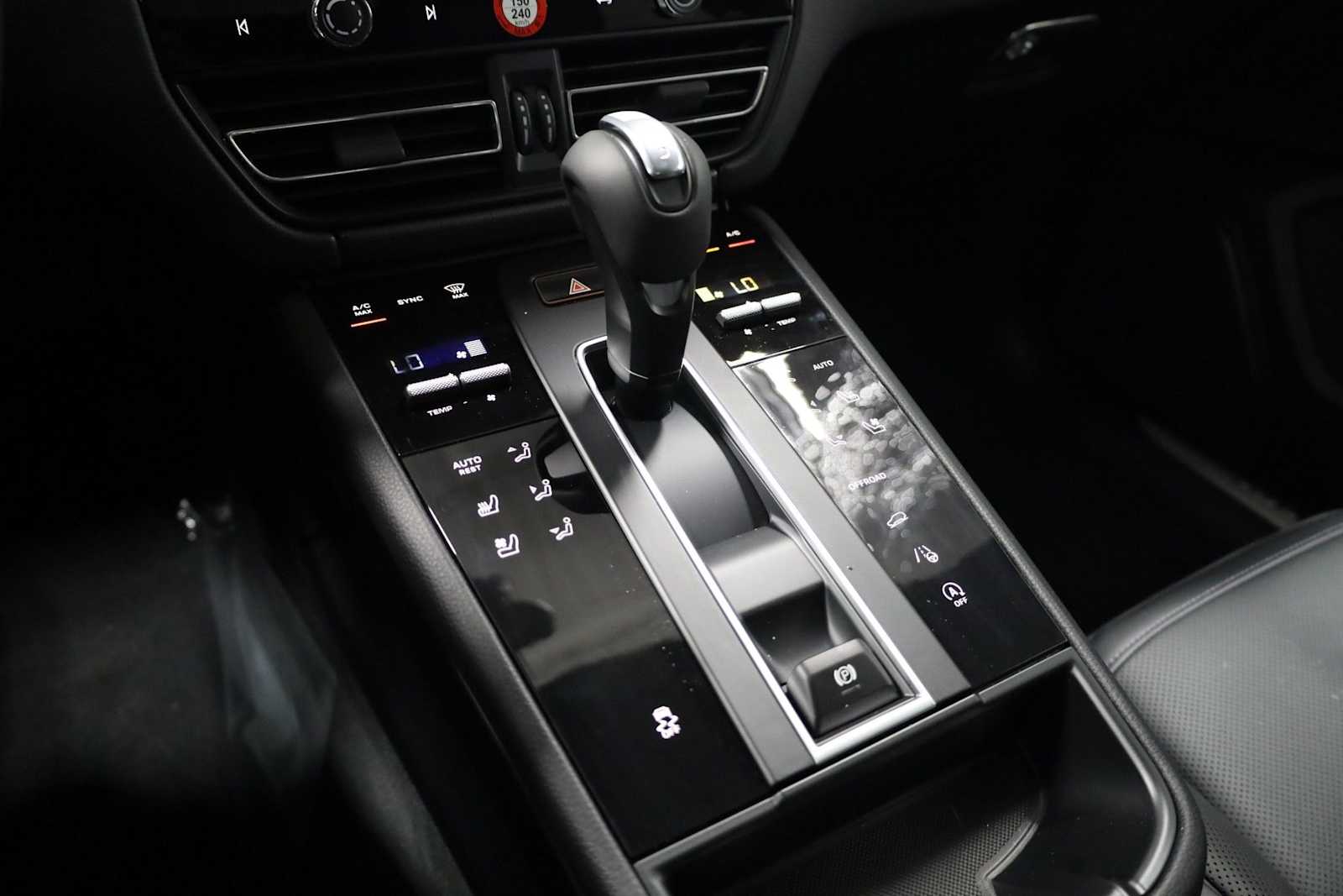 Thumbnail: 2026 Porsche Macan - 29