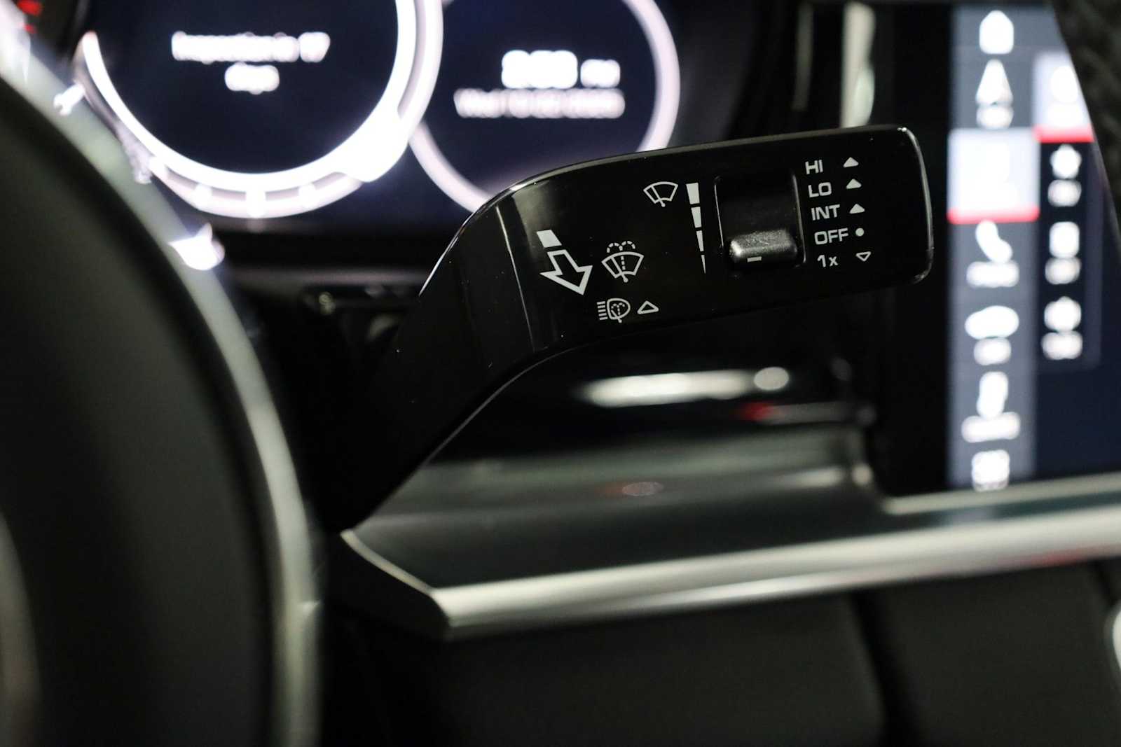 Thumbnail: 2018 Porsche Panamera - 29