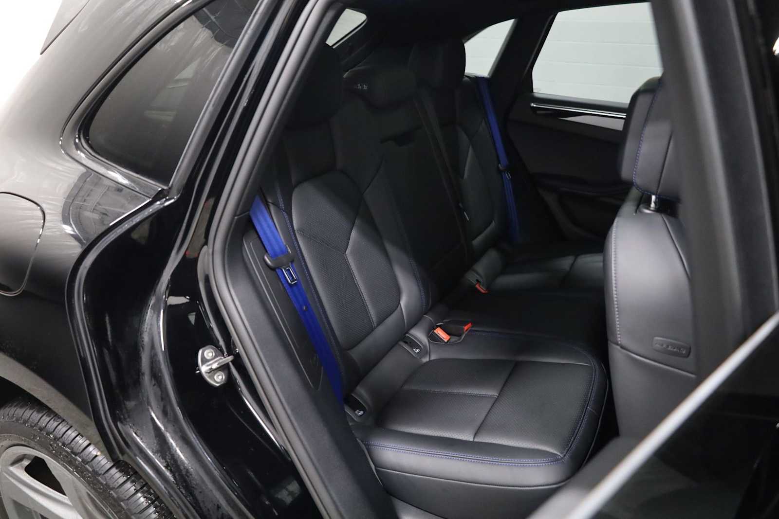 Thumbnail: 2025 Porsche Macan - 37