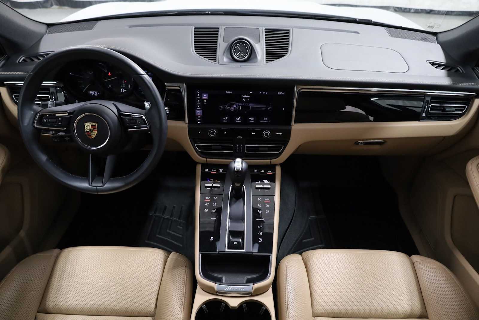 Thumbnail: 2023 Porsche Macan - 25