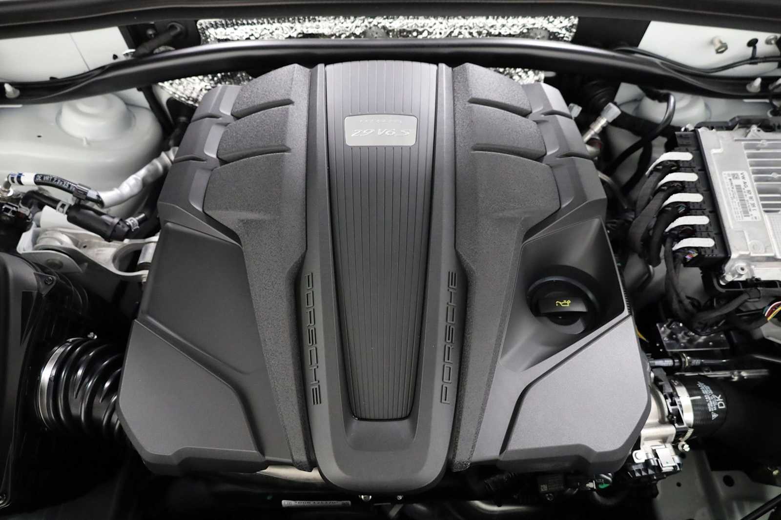 Thumbnail: 2026 Porsche Macan - 42