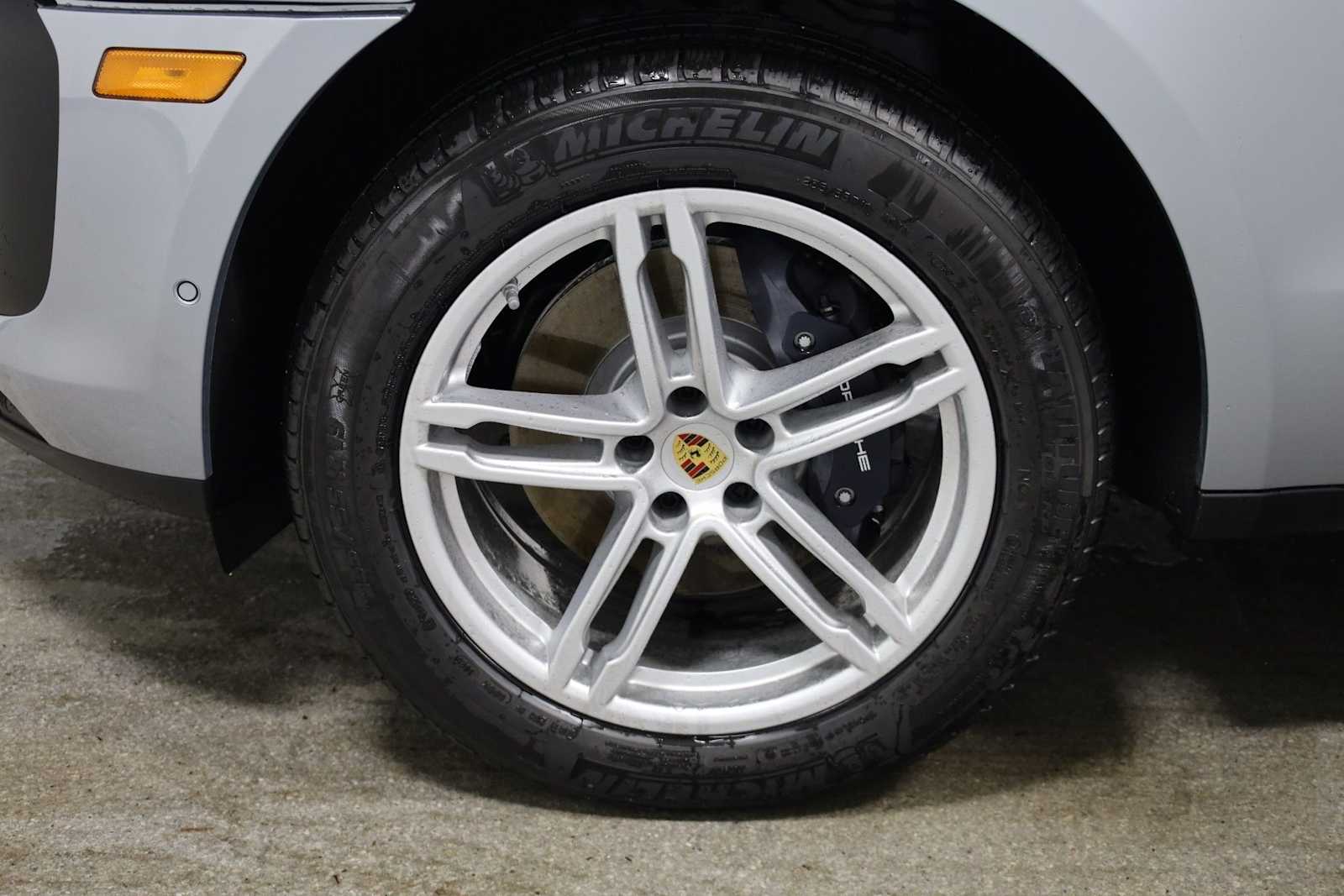 Thumbnail: 2026 Porsche Macan - 40