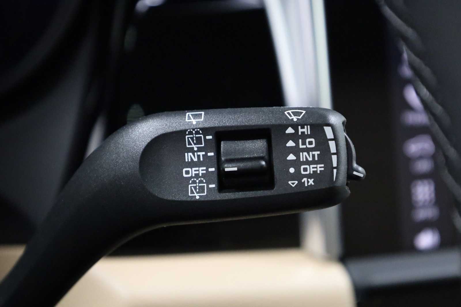 Thumbnail: 2026 Porsche Macan - 31