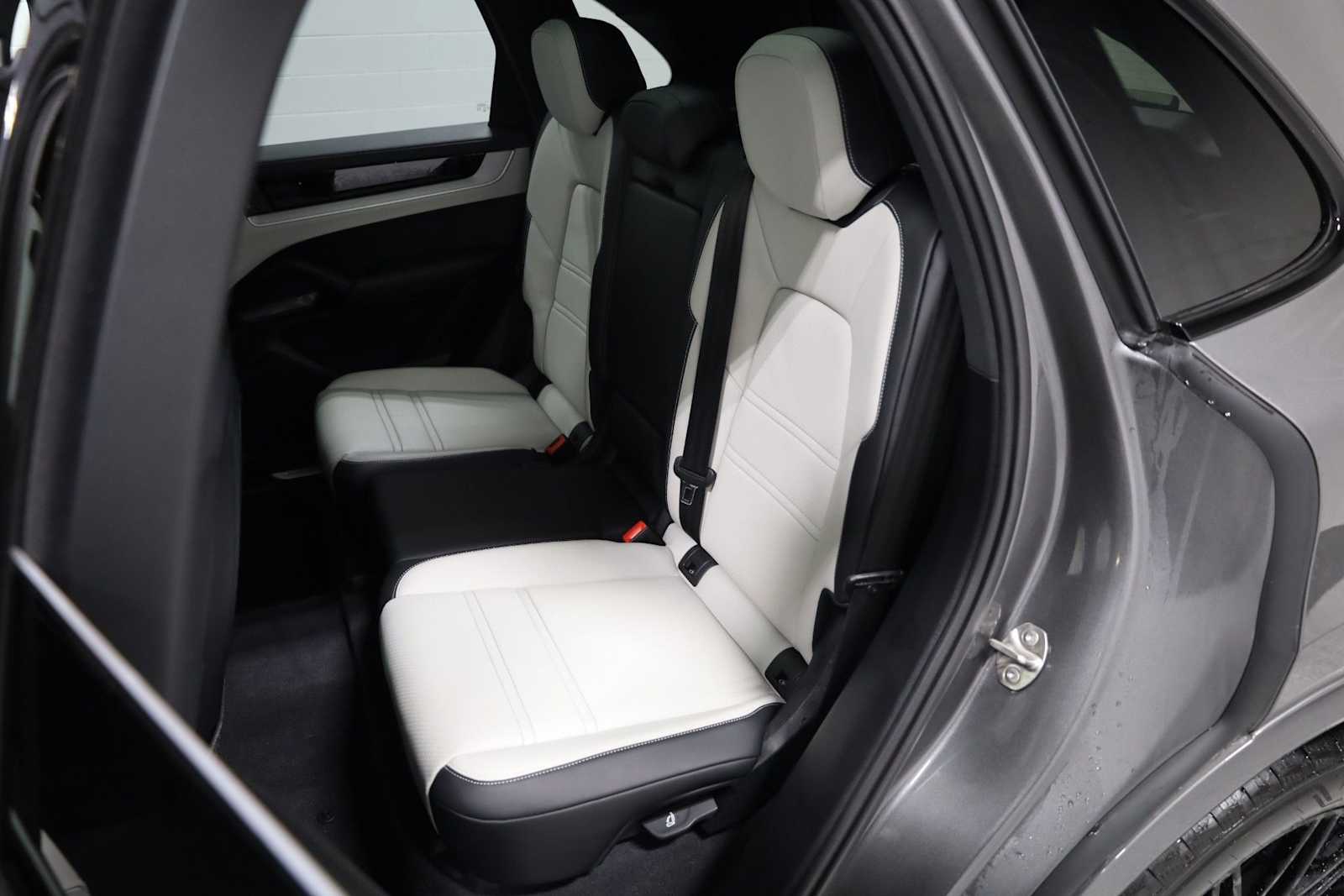 Thumbnail: 2025 Porsche Cayenne - 34